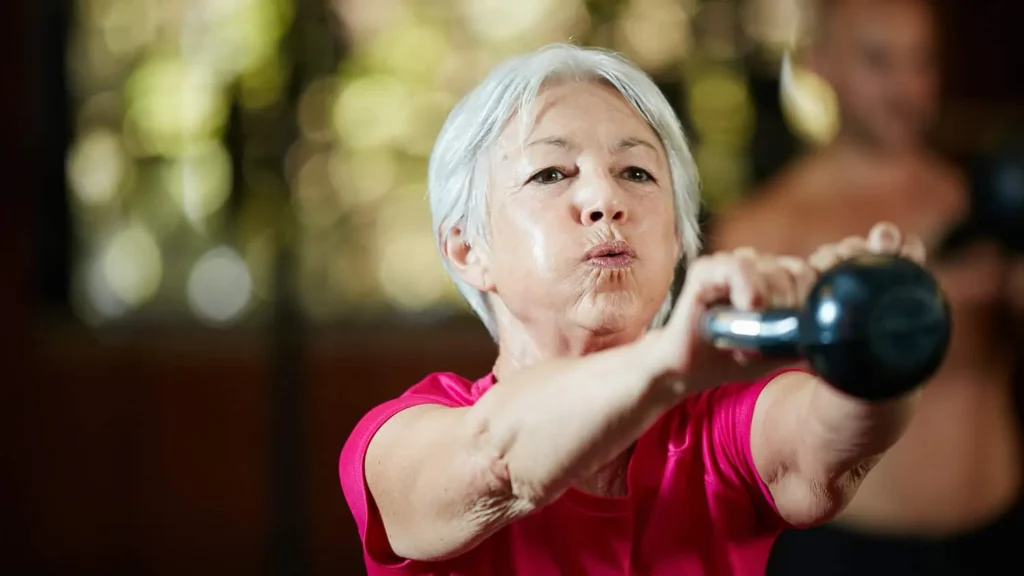 Toning Arms Without the Bulk: Is It Achievable? 1 Woman doing resistance band exercises for toned arms Livingston